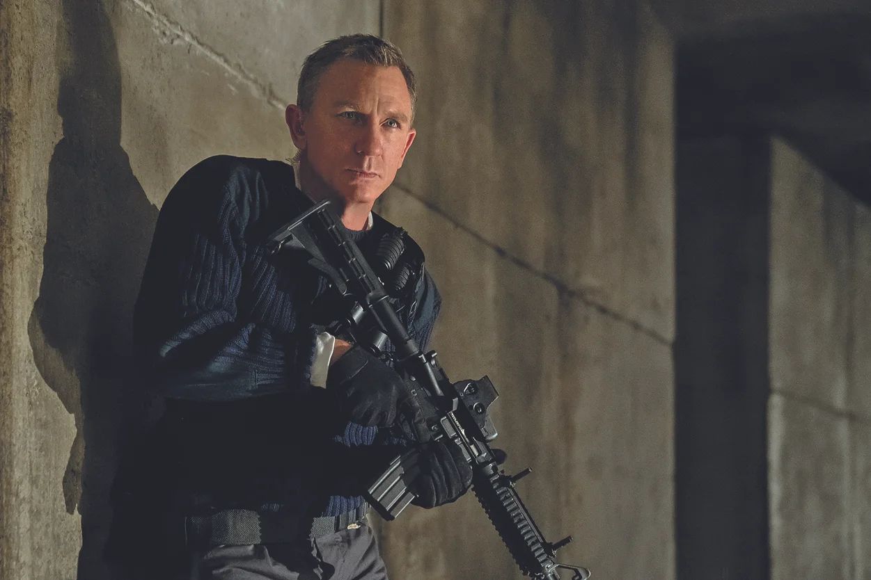 Daniel Craig No Time to Die in army gear and touch screen gloves 